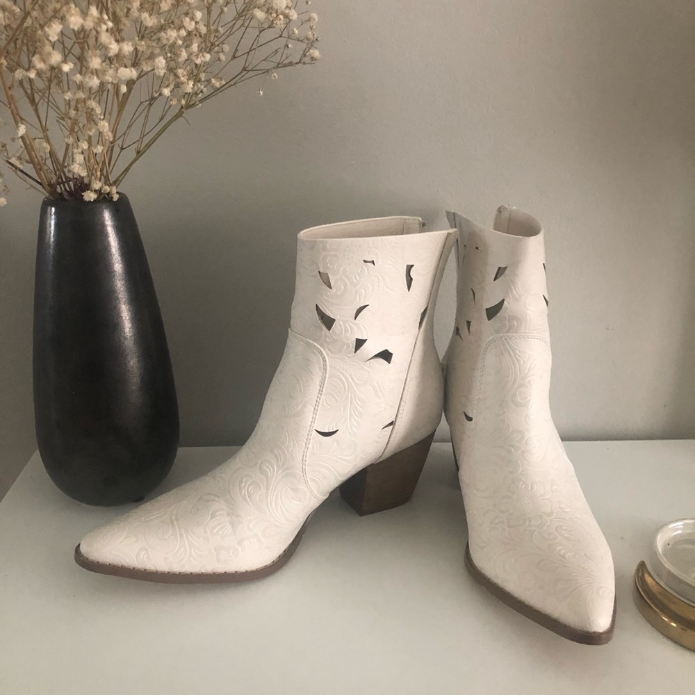 | COCONUTS by Matisse | White boots